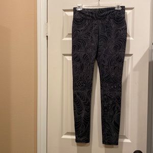 Mossimo patterned leggings